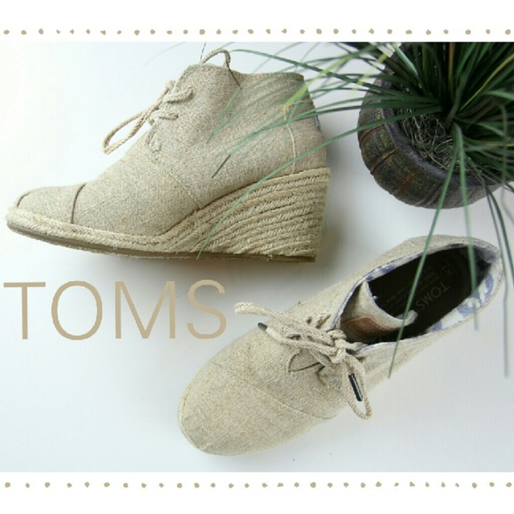 ****NEW LISTING*****TOMS Burlap Wedge Bootie