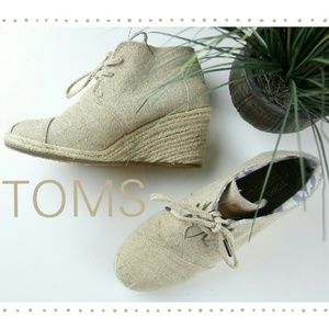 ****NEW LISTING*****TOMS Burlap Wedge Bootie