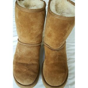Short Chesnut UGG Boots