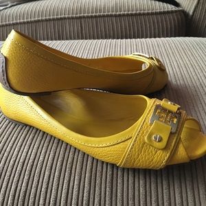 Tory Burch Yellow Cline size 8