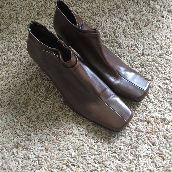 BANDOLINO Brown Leather Ankle Boot