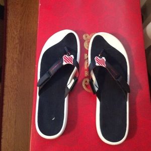 Adjustable athletic flip flops