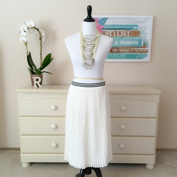 Ya Los Angeles Dresses & Skirts - Pleated Midi