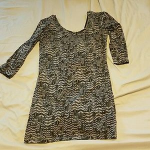 Black and grey quarter sleeve tunic