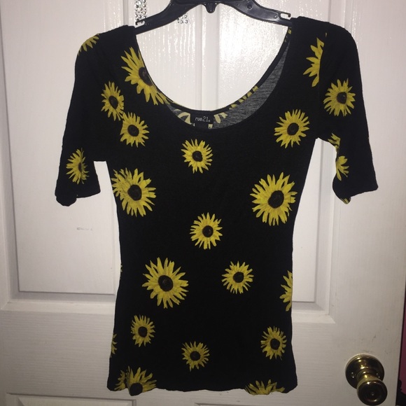 Rue21 Tops - 🌻SUNFLOWER TOP🌻
