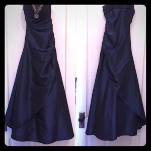 Navy embellished gown. Prom homecoming formal