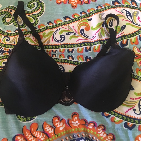 Maidenform t shirt bra black. 36DD.