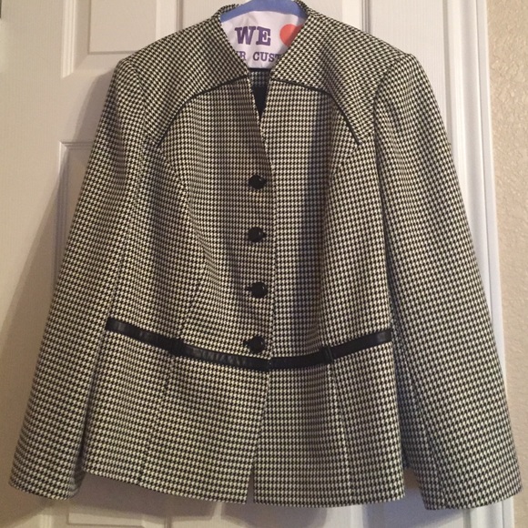 John Meyer fully lined houndstooth blazer.