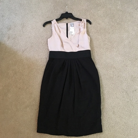 H&M Dresses & Skirts - H&M Nude and Black Sleeveless Dress