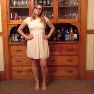 White lace skater dress size 4 / 5 / 6