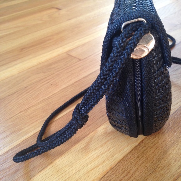 Vintage woven black bag w zippered detail. - Picture 2 of 3