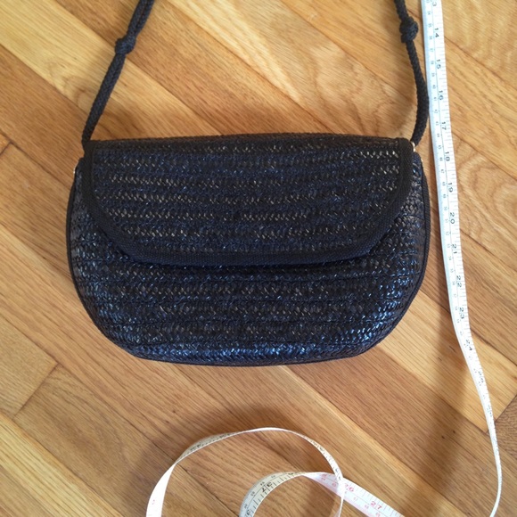 Vintage woven black bag w zippered detail. - Picture 3 of 3