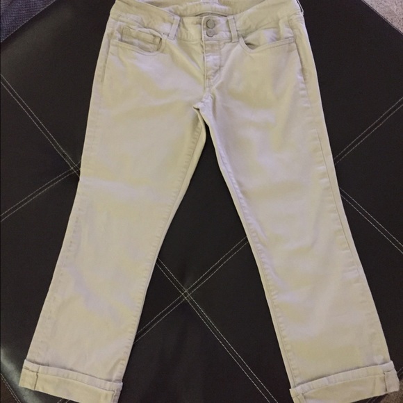 American Eagle cream colored crop pants