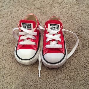 Red converse toddler