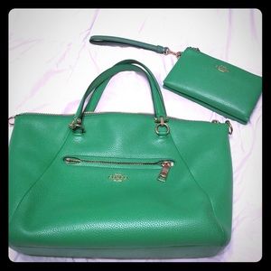 Coach purse/with shoulder strap and wristlet