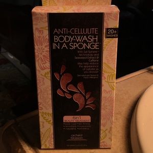 Anti-cellulite body wash sponge