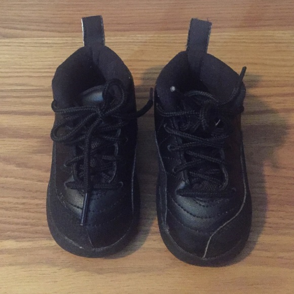 Black Jordan Retro 12