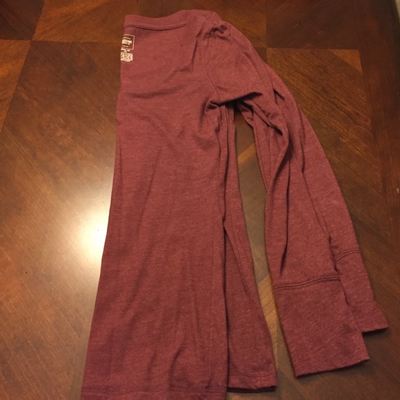 Classic v-neck long sleeve tee