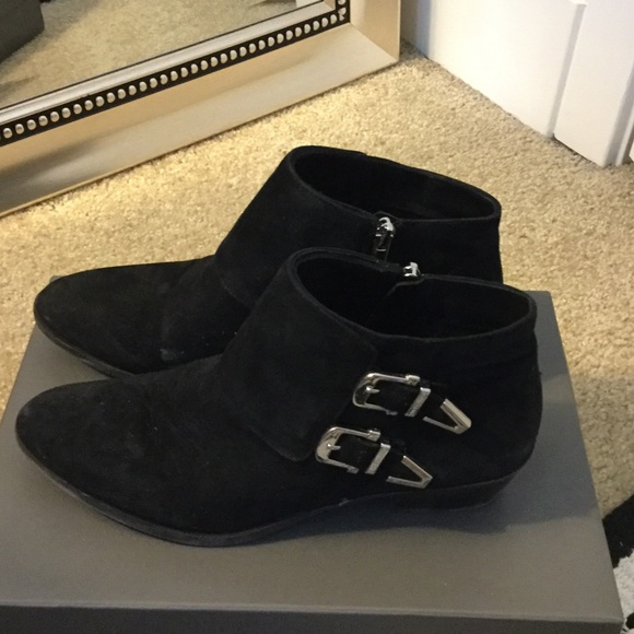 Vince Camuto Trapeez bootie. Black suede. Size 8. - Picture 3 of 4