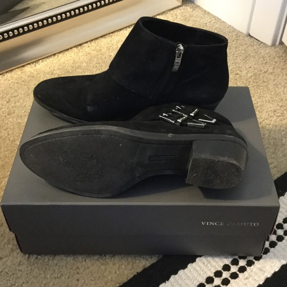 Vince Camuto Trapeez bootie. Black suede. Size 8. - Picture 4 of 4