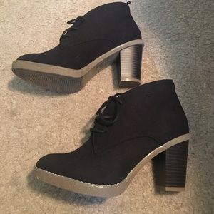 Black casual booties