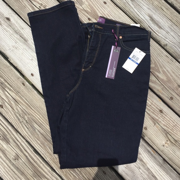 Gloria Vanderbilt dark wash heritage fit jeans
