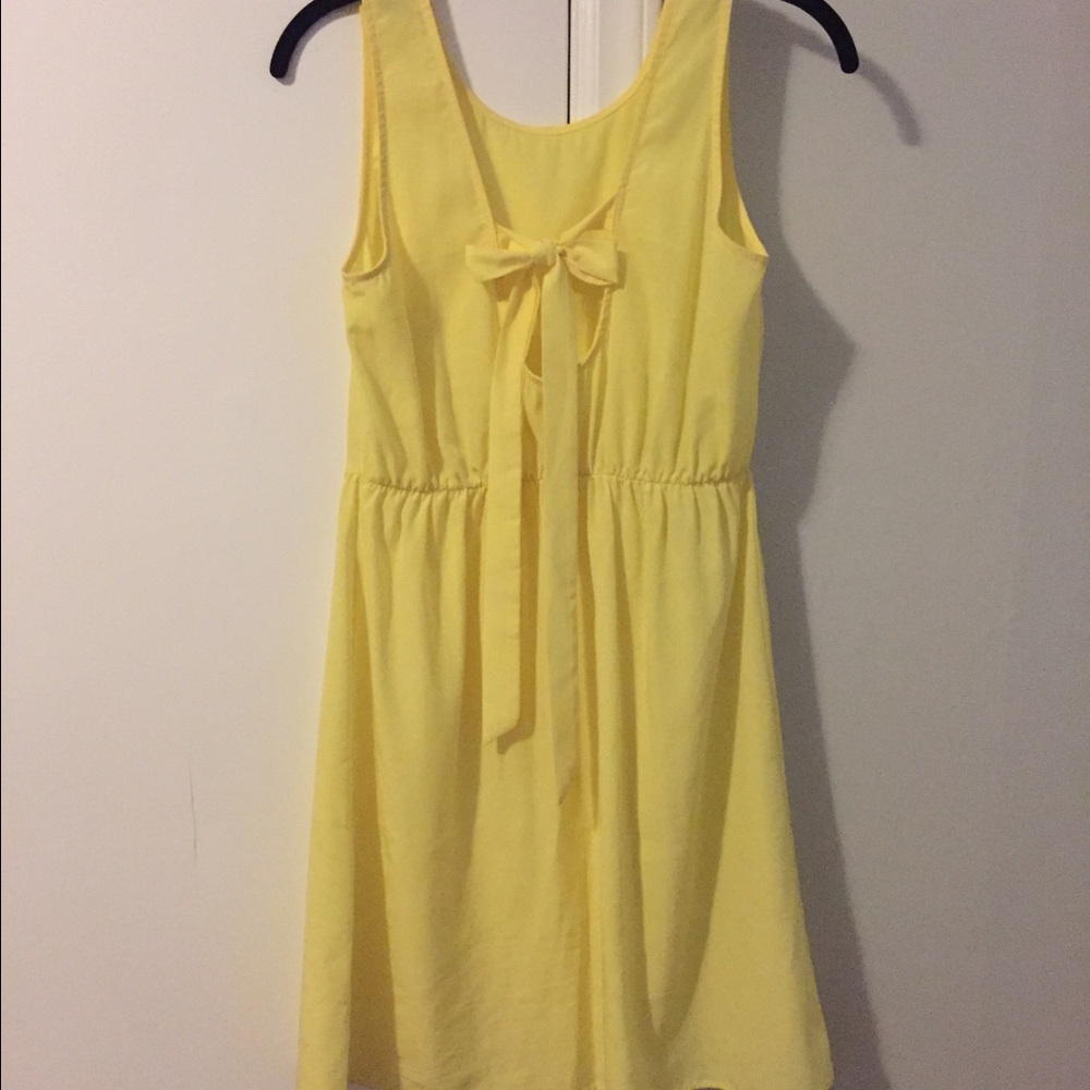EUC Beautiful yellow bow sundress