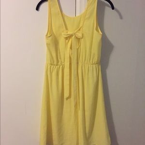 EUC Beautiful yellow bow sundress