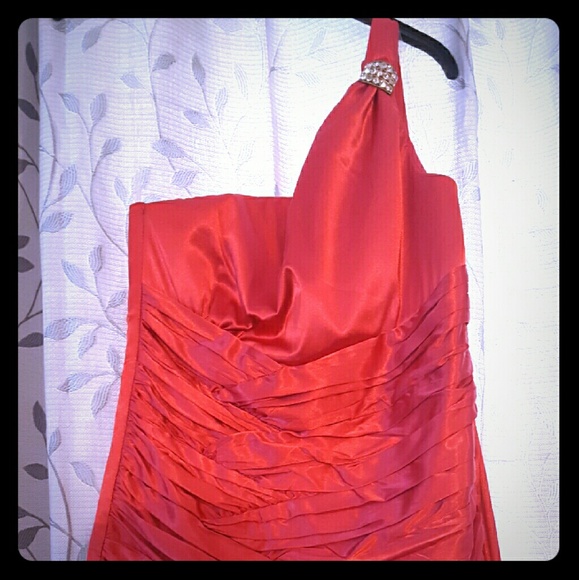 Beautiful cocktail dress great for wedding, prom