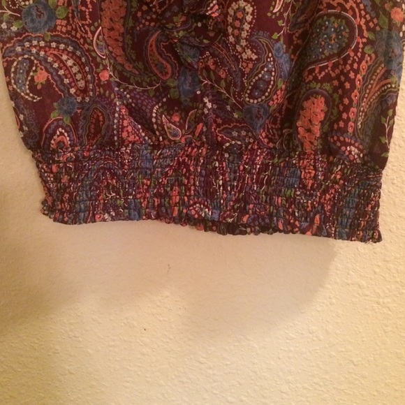 V-neck Ruffle Top - Picture 3 of 4