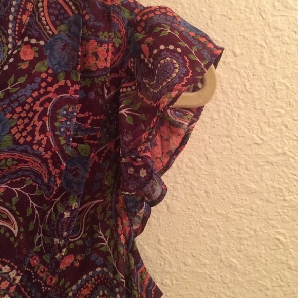 V-neck Ruffle Top - Picture 4 of 4