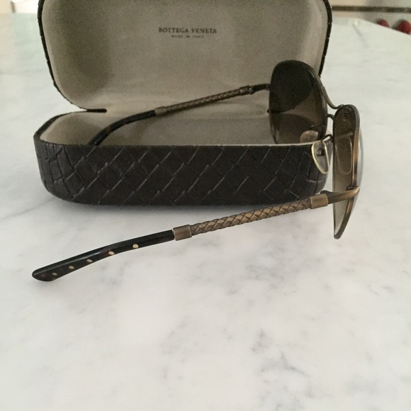 Ultra chic Bottega Veneta aviator sunglasses