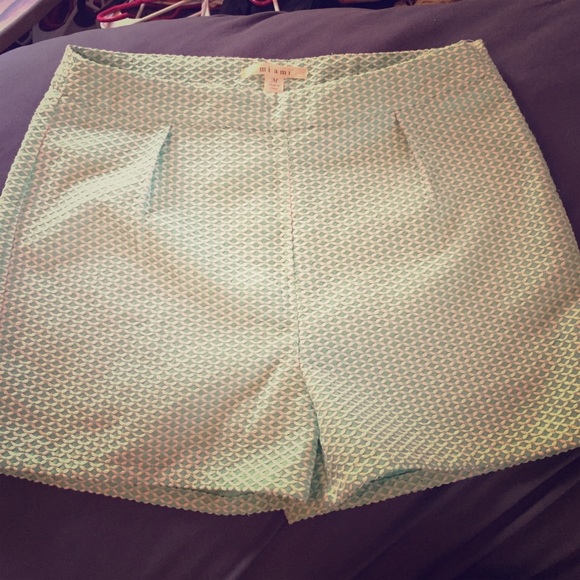 Mint & White patterned High-Waisted Shorts
