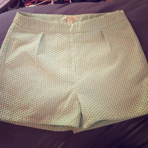 Mint & White patterned High-Waisted Shorts