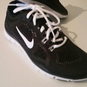 NWT Womans Nike Free 5.o TR Fit 4 size 6.5