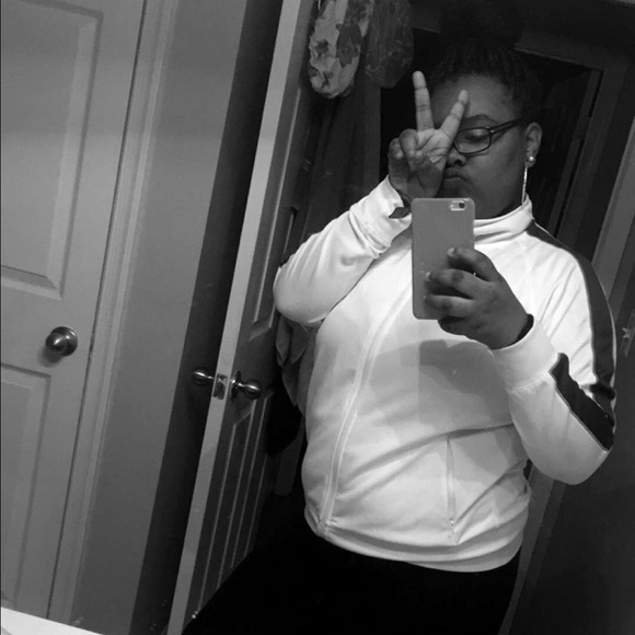 Meet your Posher, Krishauna - Picture 1 of 1