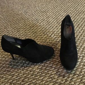 COLE HAAN Black suede booties
