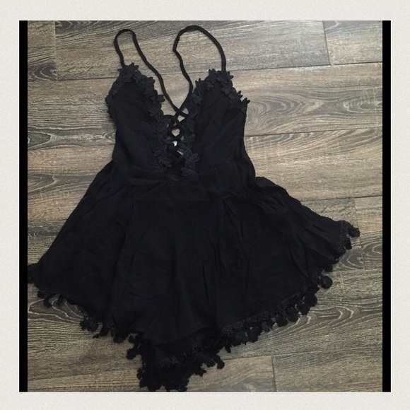 Black short romper - Picture 3 of 3