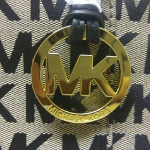 Meet your Posher, Mara