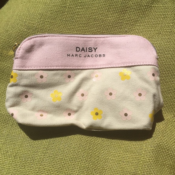 Marc Jacobs Daisy pouch