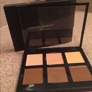 Anastasia Beverly Hills light contour kit