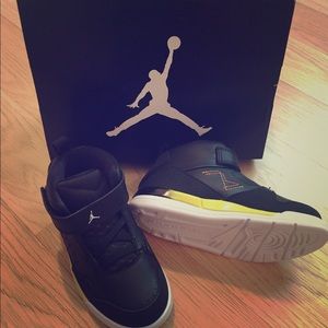 NWB children's Jordan SC-3 BT