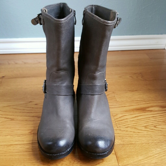 🚫SOLD🚫 Vince Camuto Winchell Moto Boots Leather - Picture 2 of 4