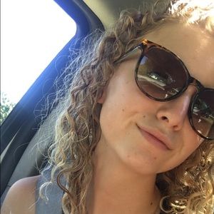 Meet your Posher, Macy