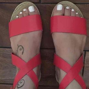 Red sandles flats