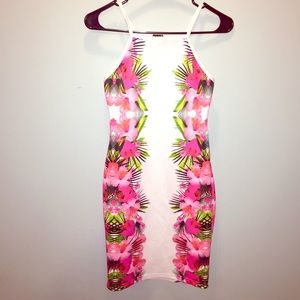 🚨 DONATING SOON - Floral & White Bodycon Dress 🌺