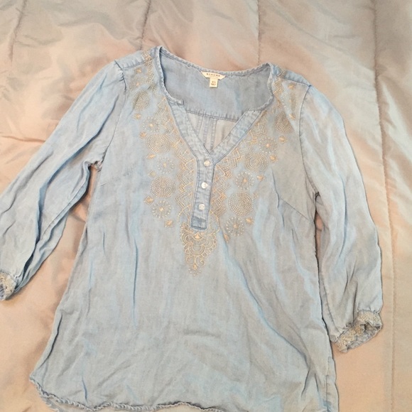 3/4 length sleeved denim top with cream embroidery