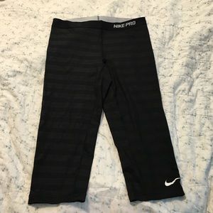 Nike Pro stripe capri pants