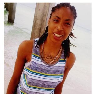 Meet your Posher, Caitlin