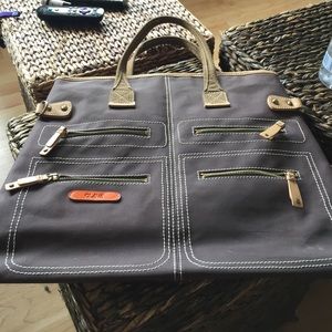 Cute Clava bag. Barely used. Great condition